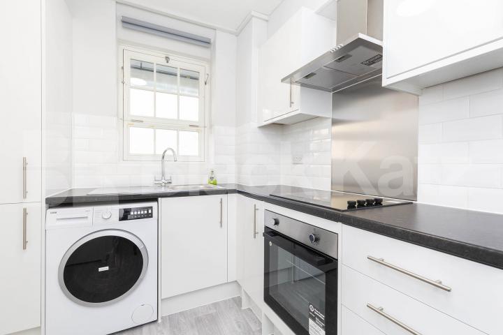 Newly refurbished one bed minutes to Euston, UCL and UCH Phoenix Road, Camden / Euston